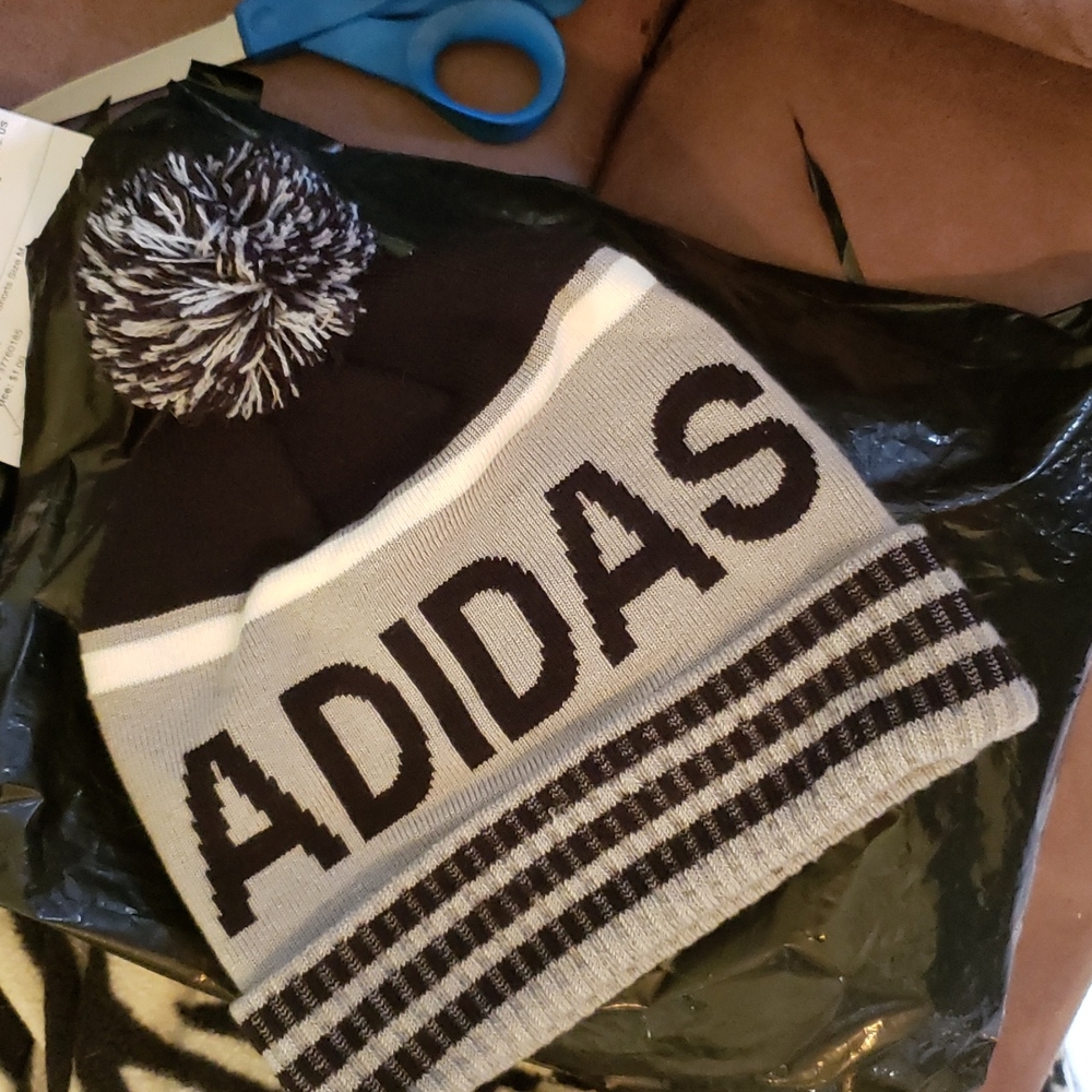Adidas beanie great condition